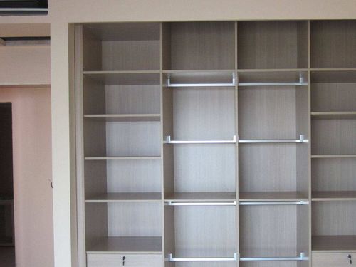 索菲亞衣柜實(shí)木顆粒板優(yōu)點(diǎn) 索菲亞實(shí)木顆粒板價(jià)格